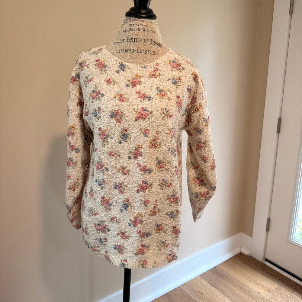 Partner's Women's Vintage White/Pink Roses Grandmacore Sweater Size M